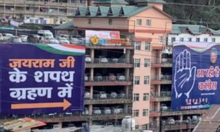 शिमला के माल रोड पर बीजेपी, कांग्रेस के बीच पोस्टर वार हिमाचल का सियासी पारा ऊंचा रख रही है कांग्रेस
