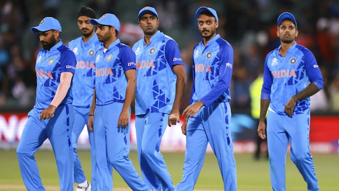 भारत टी 20 विश्व कप फाइनल के लिए क्वालीफाई करने के लायक नहीं था: अख्तर ने इंग्लैंड से हारने के बाद रोहित के आदमियों को पटक दिया।  साभार: एपी