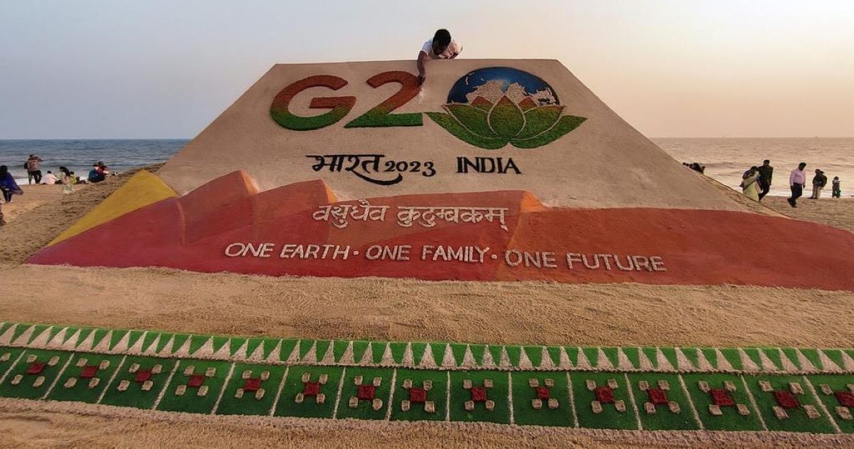 कलाकार सुदर्शन पटनायक ने ओडिशा में रेत पर भारत का G20 प्रेसीडेंसी लोगो बनाया
