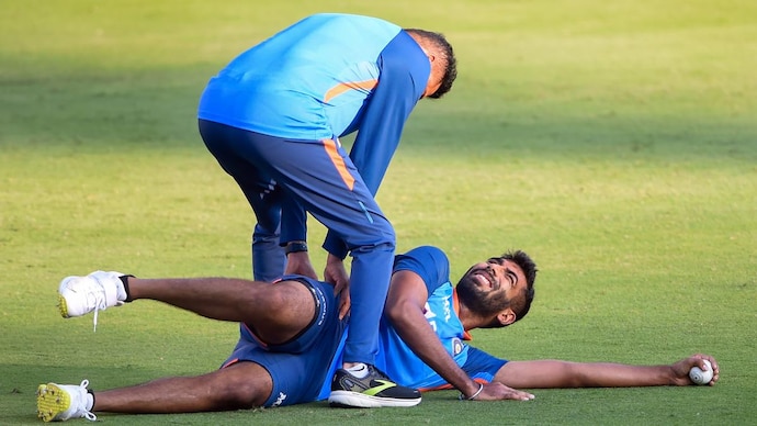 बेचारा वास्तव में कड़ी मेहनत कर रहा है: तेज गेंदबाज के एसएल वनडे से चूकने के बाद रोहित बुमराह पर।  साभार: पीटीआई