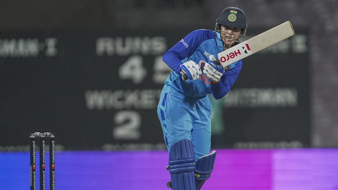 Women's T20 WC: वेस्टइंडीज के खिलाफ खेलने के लिए फिट हो जाएंगी भारत 'आत्मविश्वास' मंधाना  साभार: पीटीआई