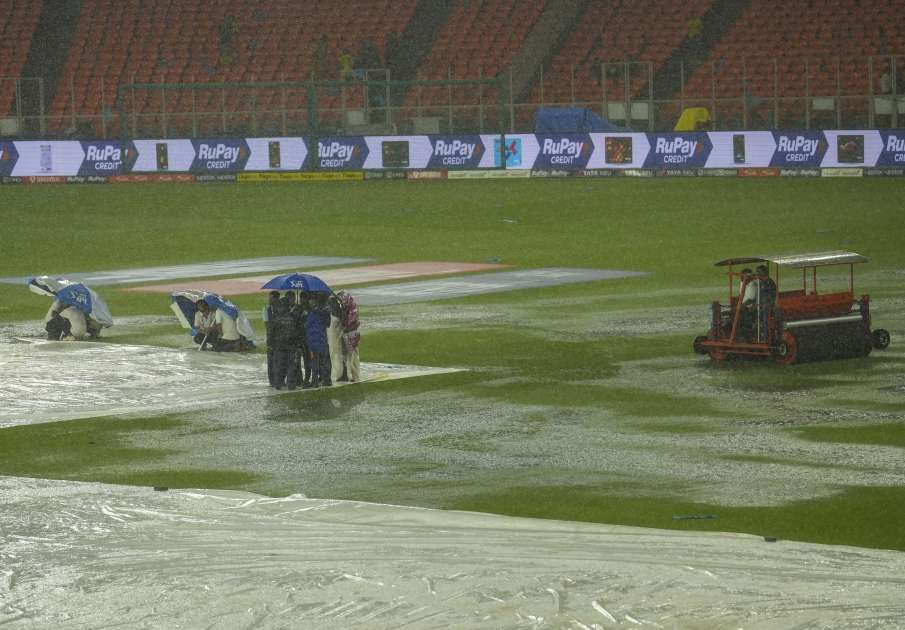 28 मई को भीषण बारिश के बाद नरेंद्र मोदी स्टेडियम का दृश्य