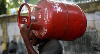 LPG ग्राहकों के लिए बड़ी राहत! रसोई गैस सिलेंडर के दाम आज से 83.50 रुपए घटे, अपने शहर में चेक करें दाम