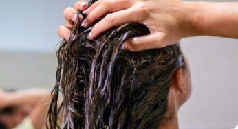 चमकदार, स्वस्थ और घुंघराले बालों के लिए 8 दही घर का बना हेयर मास्क