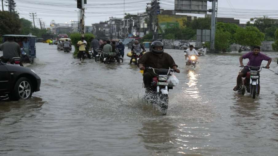 पकिस्तान में भारी बारिश, आम जनजीवन अस्त व्यस्त