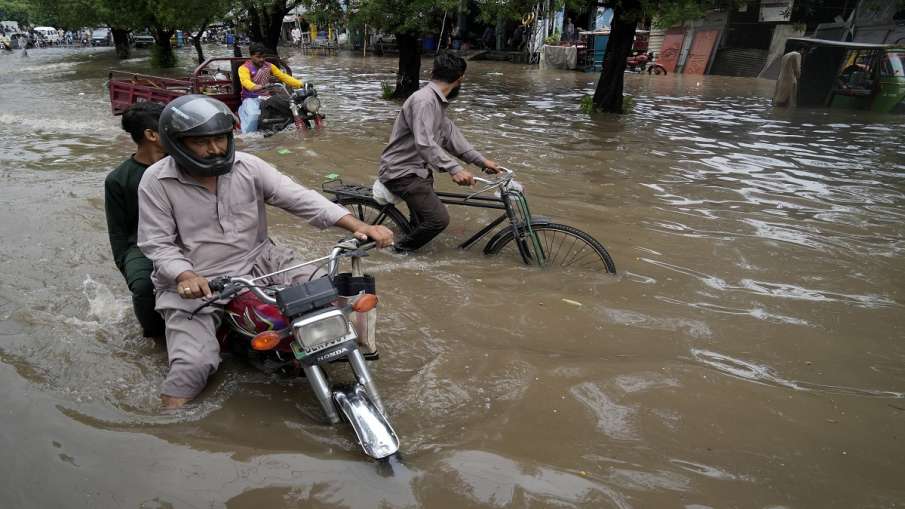 पकिस्तान में भारी बारिश, आम जनजीवन अस्त व्यस्त