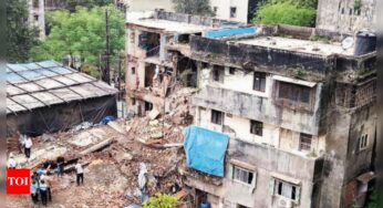Two killed, one injured as Dombivli building crashes during eviction | Thane News – Times of India