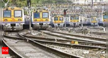 Learning from Japan: CR cleans train at LTT in record 7 minutes | Mumbai News – Times of India