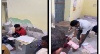 कांग्रेस ने बालाघाट डीईओ पर लगाया बड़ा आरोप, कहा-ये तो पोस्टल बैलेट खोल रहे थे-VIDEO