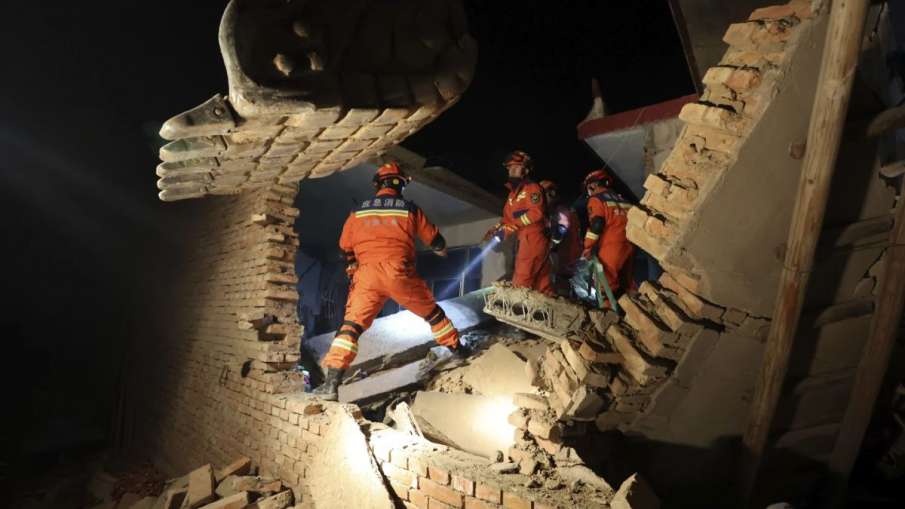 उत्तर-पूर्व में गांसु प्रांतीय राजधानी लान्झू सहित आसपास के अधिकांश क्षेत्र में भूकंप महसूस किया गया