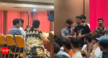 छात्रों को बीजेपी नेता के बेटे के साथ सेमिनार में शामिल होने के लिए किया गया मजबूर | मुंबई समाचार – टाइम्स ऑफ इंडिया
