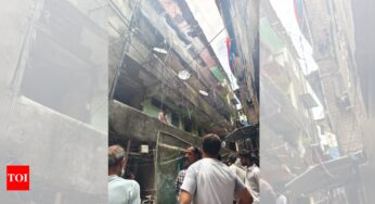 कल्याण में खतरनाक इमारत का हिस्सा गिरने से दो लोग घायल | मुंबई समाचार – टाइम्स ऑफ इंडिया