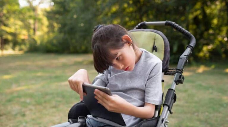 विश्व मस्तिष्क दिवस 2024: बच्चों में मस्तिष्क विकारों के रहस्यों को उजागर करना