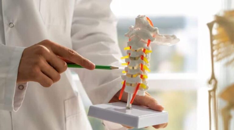 राष्ट्रीय अस्थि एवं जोड़ दिवस 2024: तिथि, महत्व, इतिहास और अधिक