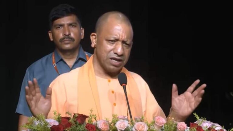 लड़ेंगे तो काटेंगे: सीएम आदित्यनाथ ने लोगों को बंटने से आगाह किया, बांग्लादेश का उदाहरण दिया