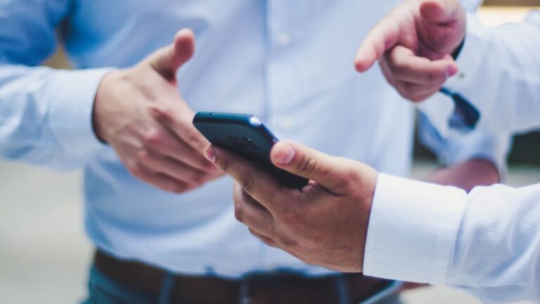 फोन चोरी होने का खर्च होगा खत्म, तुरंत ऑन करें ये दो मोबाइल – इंडिया टीवी हिंदी