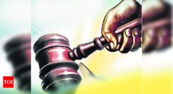 पति की महिला सहकर्मी रिश्तेदार नहीं: हाईकोर्ट; पत्नी द्वारा दर्ज क्रूरता मामले को खारिज किया | मुंबई समाचार – टाइम्स ऑफ इंडिया
