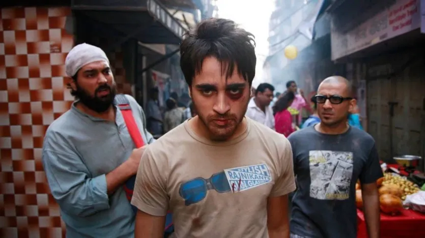 'डेल्ही बेली' में ताशी मल्होत्रा ​​​​का किरदार पहले बॉलीवुड अभिनेता रणबीर कपूर को ऑफर किया गया था, लेकिन उन्होंने इसे स्वीकार नहीं किया और फिर यह रोल को इमरान खान ने निभाया। इंडसthaurी r टthurrair सैकनिलक के ranair 2019 की यह फिल फिल kthun बॉक kir ऑफिस r प प प