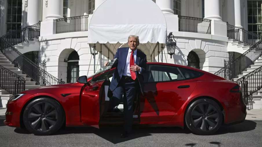 डोनाल्ड ट्रम्प टेस्ला, एलोन मस्क ट्रम्प फ्यूड, ट्रम्प ने टेस्ला बेचता है