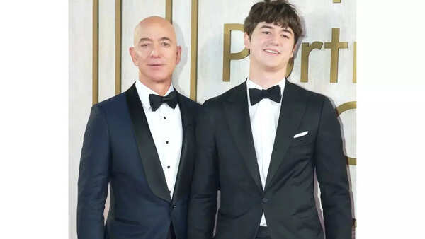 दुर्लभ सार्वजनिक दिखावे के साथ जेफ बेजोस का निजी पारिवारिक जीवन