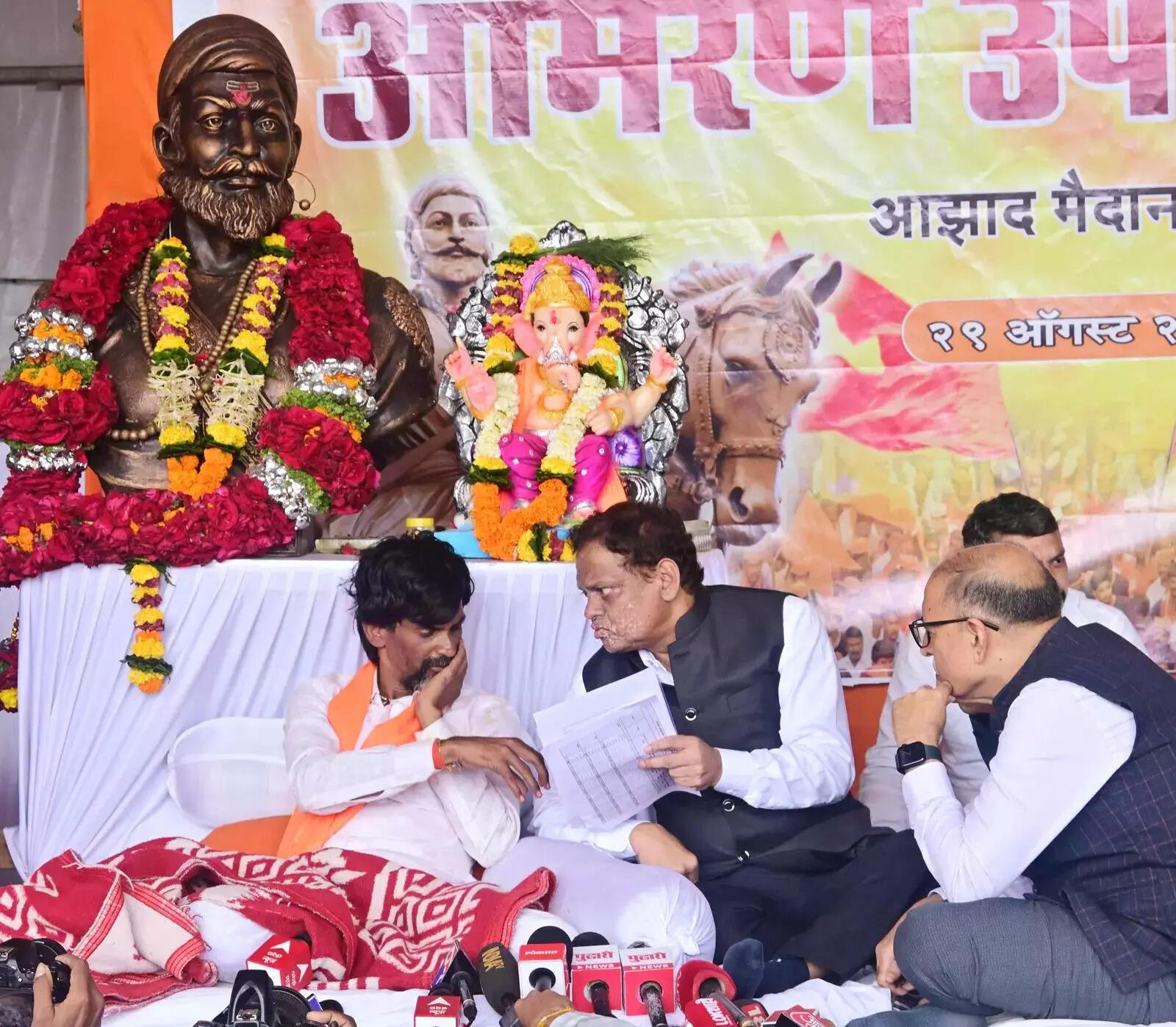 जस्टिस संदीप के नेतृत्व में एक उच्च-स्तरीय सरकारी प्रतिनिधिमंडल