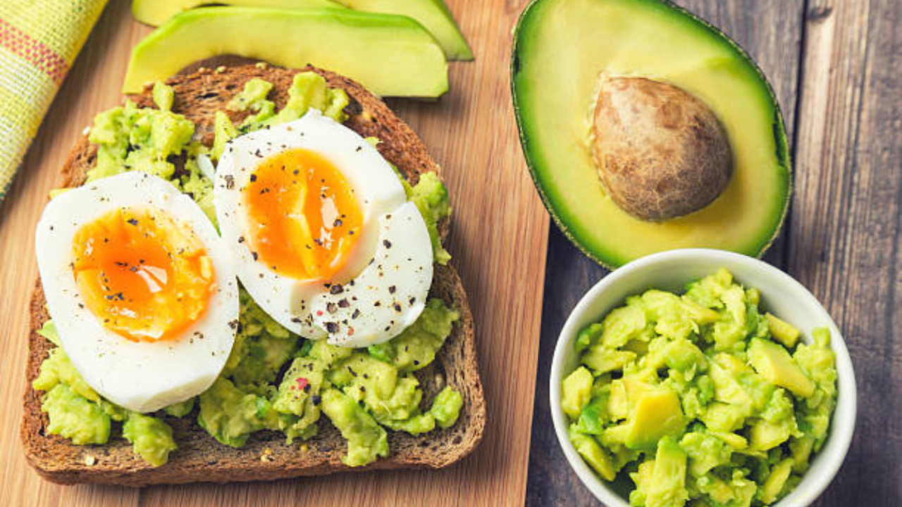 एवोकैडो में मौजूद प्रमुख पोषक तत्व