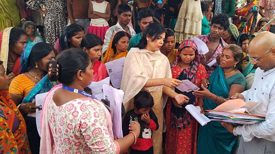 बिहार चुनाव 2025, नीतीश कुमार महिला मतदाता, बिहार योजनाएं