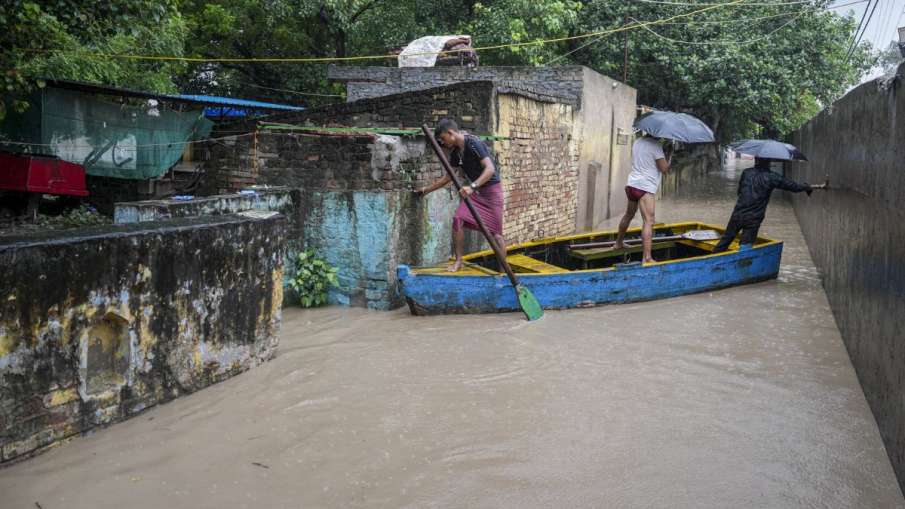उत्तर भारत में बाढ़, भारी बारिश जम्मू, हिमाचल भूस्खलन