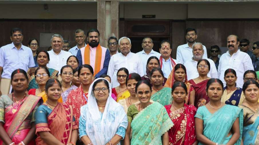बिहार चुनाव 2025, नीतीश कुमार महिला मतदाता, बिहार योजनाएं