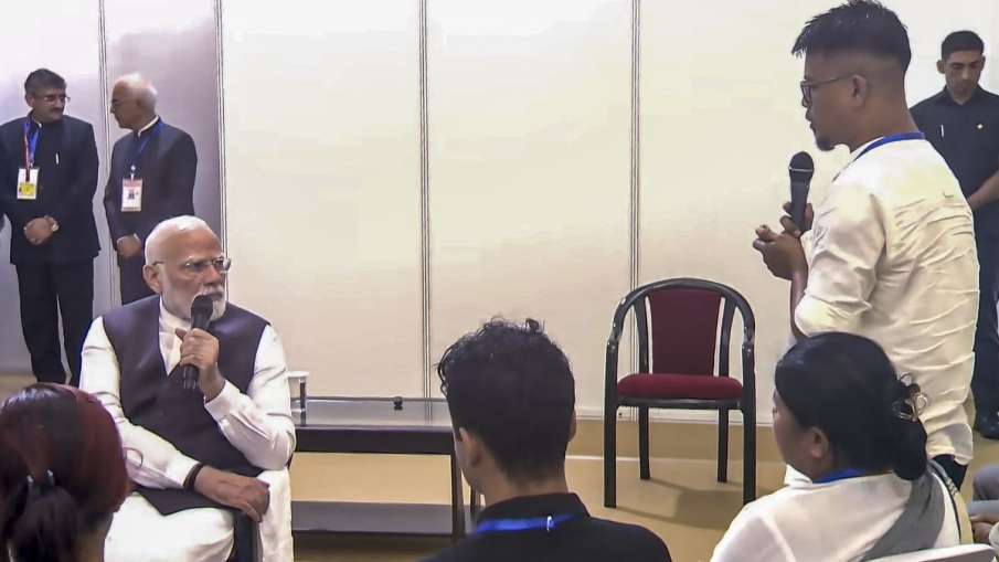 सोर शरता से पीड़ितों मिले पीएम सोर शरता से पीड़ितों मिले पीएम