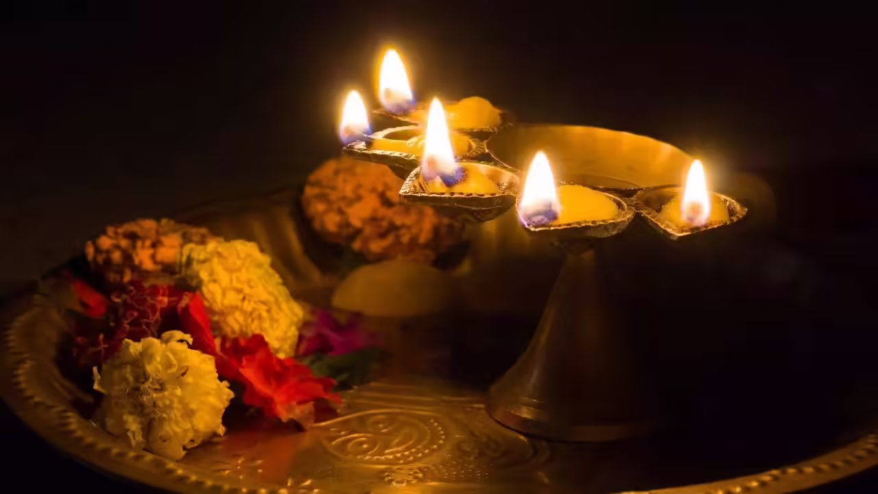 दिवाली 2025 पूजा का समय और शुभ मुहूर्त: आज दीपावली के लिए लक्ष्मी पूजा का समय जानें