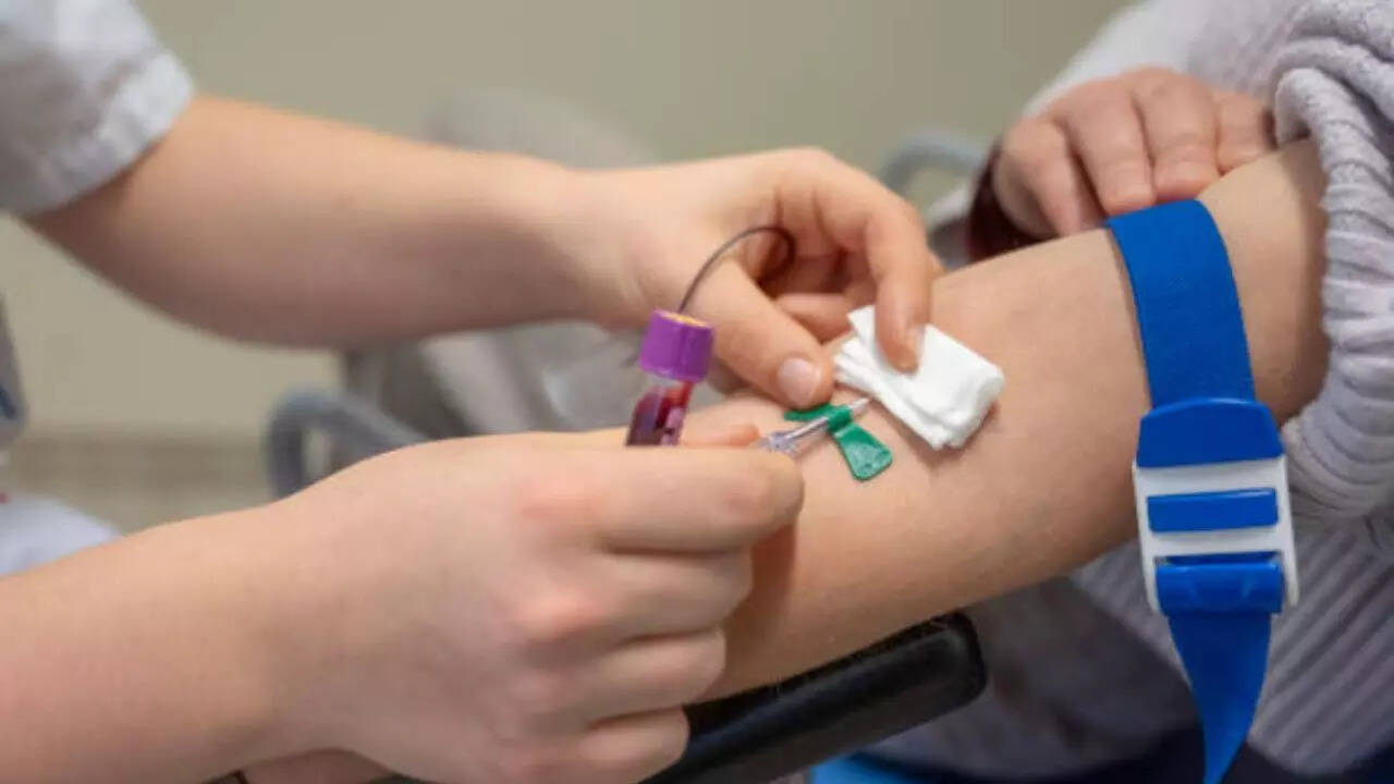 दीर्घायु विशेषज्ञ हृदय, मस्तिष्क स्वास्थ्य के लिए दो रक्त परीक्षण साझा करते हैं