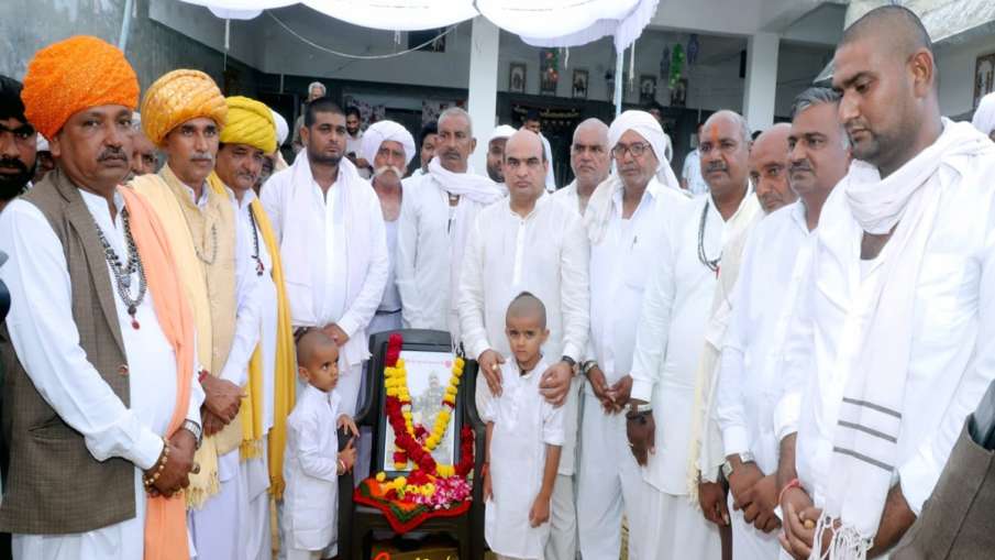 सूरत बिल्डर ने शहीद परिवार की मदद की