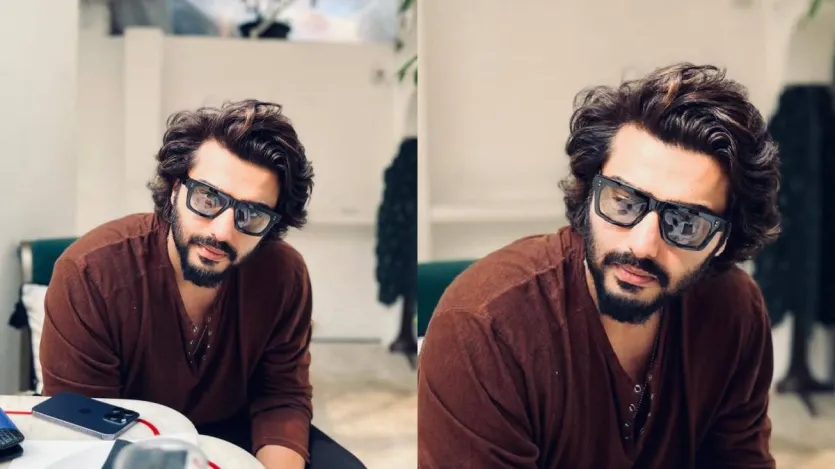 हाल ही में अर्जुन ने नामांकित लेकर अपनी प्रतिक्रिया दी है कि उन्होंने इस कठिन दौर में अपने स्टारडम को कैसे संभाला। हालांकि कुछ ही फिल्मों के बाद अर्जुन कपूर हीरो तो बन गए लेकिन बॉक्स ऑफिस पर कोई बुरा असर देखने को नहीं मिल रहा है। लंबे समय से अर्जुन कपूर की सोलो हिट फिल्म नहीं आई है। (छवि स्रोत-इंस्टाग्राम@arjunkapoor)