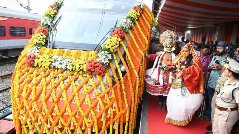 मोदी ने 4 नए वंदे भारत को हरी बस्ती दिखाई