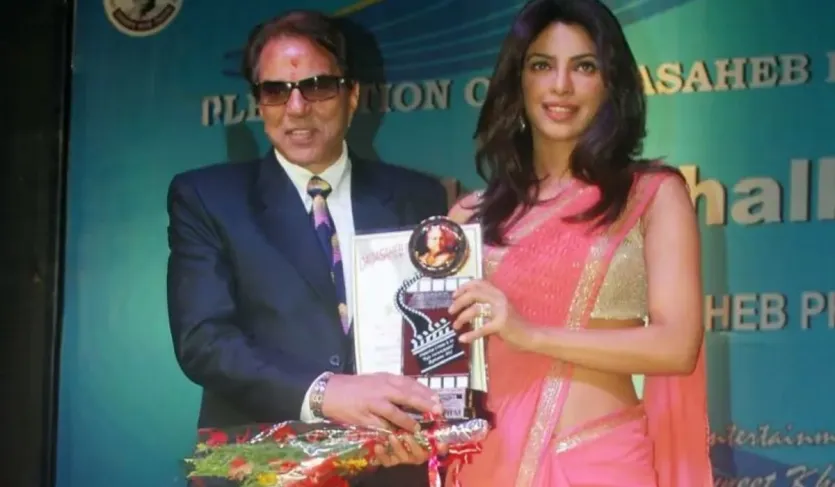 हिंदी सिनेमा के दिग्गज स्टार डेमोक्रेट के निधन से प्रिंयका चोपड़ा को बहुत बड़ा झटका लगा है। उन्होंने अपना दुख-दर्द एक पोस्ट शेयर कर बताया और बताया कि डेमोक्रेट की मौत से उन्हें इतना गहरा सदमा क्यों लगा। डिमोल के प्रोडक्शन हाउस के साथ काम कर चुकीं प्रियंका चोपड़ा ने उन्हें याद किया और उनके लिए एक लंबी पोस्ट लिखी।