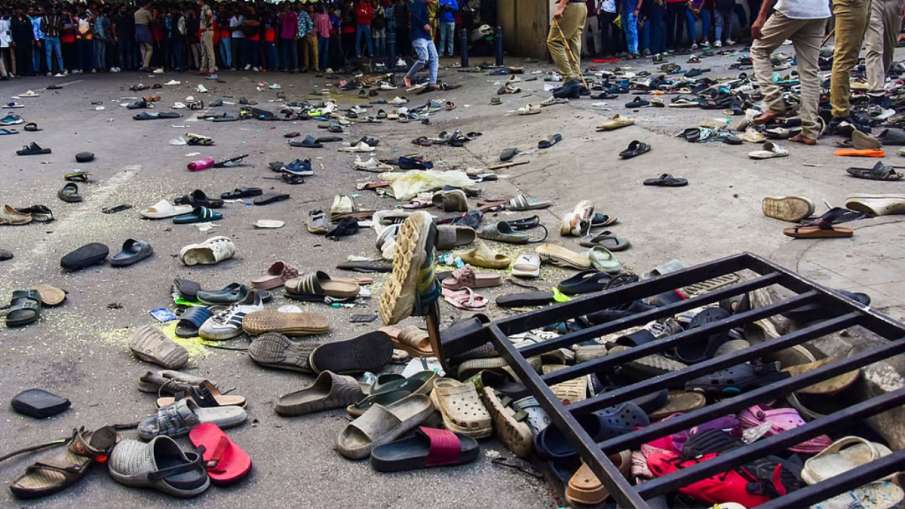 बेंगलुरु के स्टेडियम में भगदड़ बेंगलुरु के स्टेडियम में भगदड़