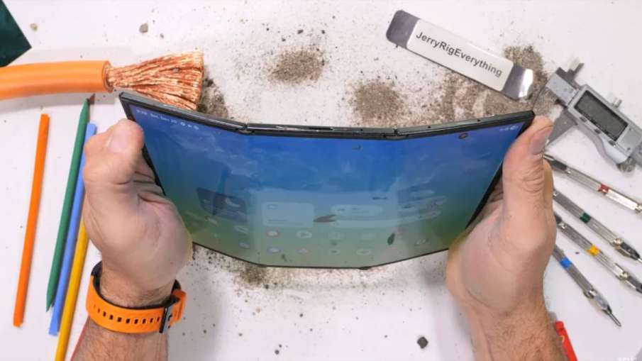 सैमसंग गैलेक्सी Z ट्राई फोल्ड