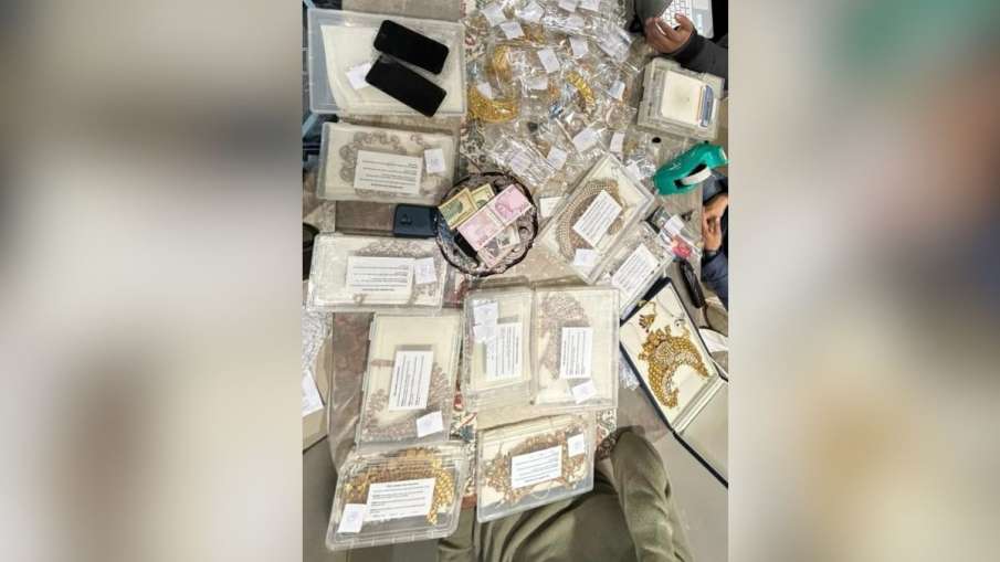 दिल्ली के सर्वप्रिय विहार क्षेत्र में वस्तुएँ