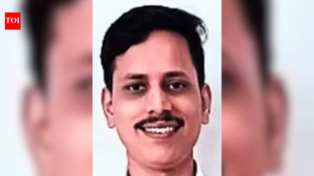 ‘एक साधारण आदमी था, कभी गुस्सा नहीं करता था’: मुंबई लोकल में झगड़े के बाद कॉलेज टीचर की चाकू मारकर हत्या | मुंबई समाचार – द टाइम्स ऑफ इंडिया