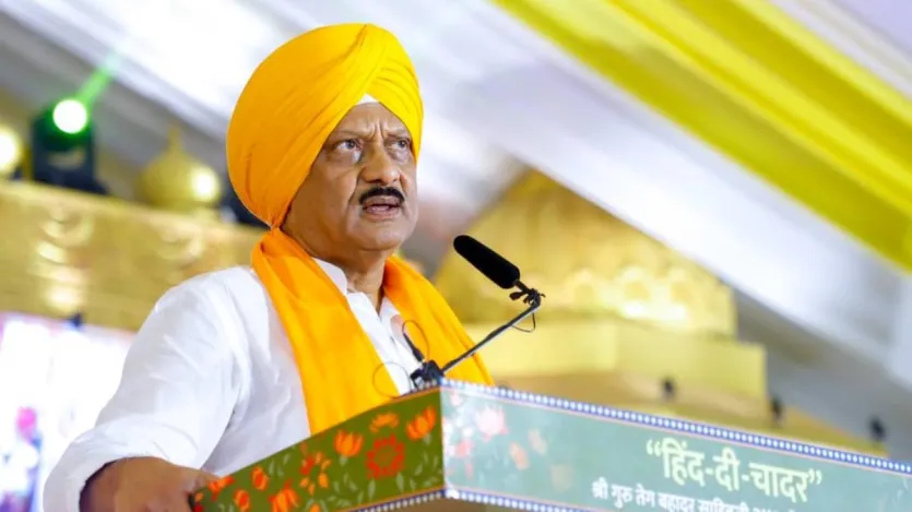 डिप्टी सीएम अजित पवार के परिवार में उनकी पत्नी सुनेत्रा पावर और उनके दो बेटे पार्थ पावर और जय ऑफिसर हैं। अक्सर उन्हें परिवार के साथ राजनीतिक कार्यक्रम और रैलियों में देखा जाता था।