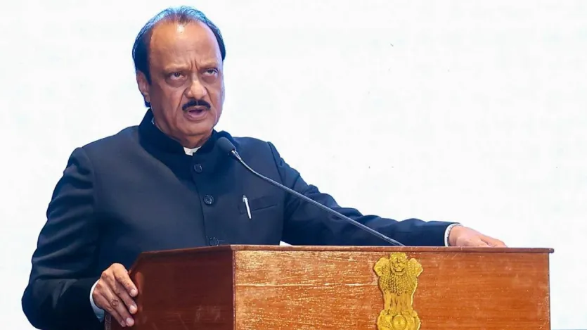 संयुक्त राज्य अमेरिका सरकार में 5 बार डिप्टी सीएम के पद पर नियुक्त हुए थे। वर्ष 1991 से लेकर अब तक वे महाराष्ट्र सरकार के कई महत्वपूर्ण योगदानों की जिम्मेदारी निभा रहे थे।