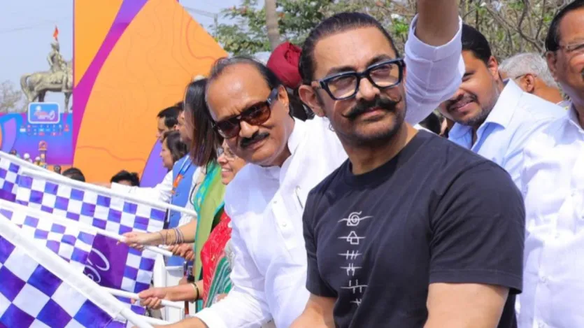 महाराष्ट्र के मुख्यमंत्री सहित महाराष्ट्र की आम जनता के अजीत अधिकारी की आकस्मिक मृत्यु की वजह से मौत हो गई है। वहीं, बॉलीवुड के भी कई कलाकारों ने अजीत राइटर के निधन पर अपना शोक व्यक्त किया है।