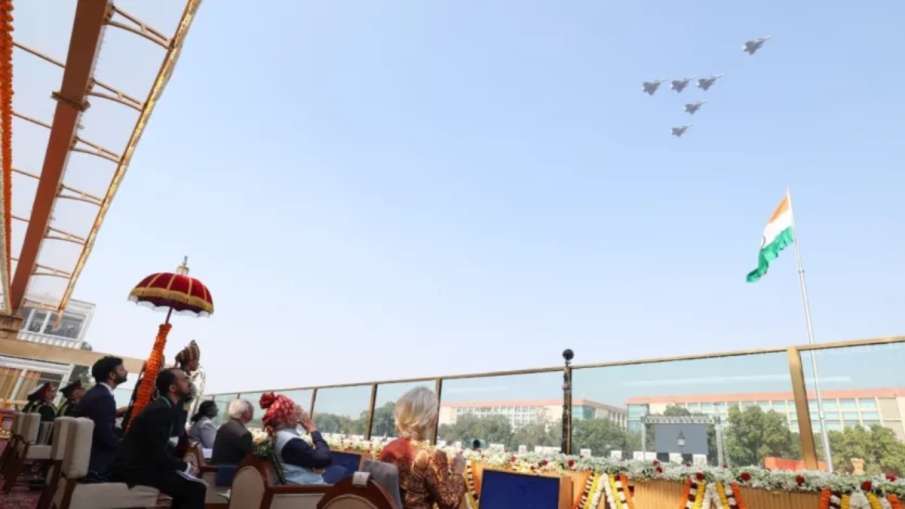 कर्तव्य पथ पर करतब दिखाये राफेल