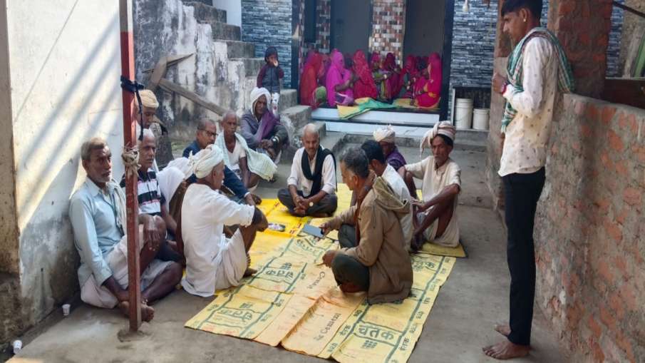 पिता ने जीवित बेटी की मृत्युभोज दिया