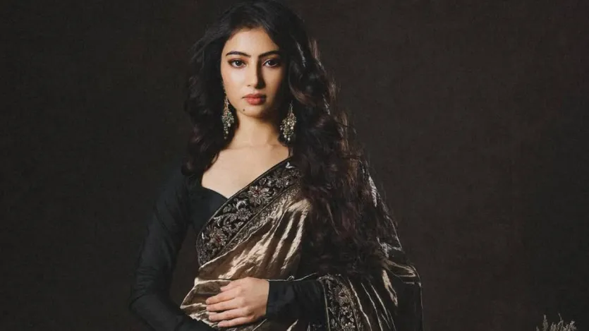 इस बीच सारा अर्जुन अपने छात्रावास को लेकर भी राष्ट्रवादी में हैं। एक्ट्रेस ने हाल ही में शेयर कीं अपनी ये खूबसूरत तस्वीरें, जिन पर से नजर हटाना भी है मुश्किल। 20 साल की ये एक्ट्रेस अपनी खूबसूरत लुक्स से लेकर खूबसूरत लुक्स बटोर रही हैं।