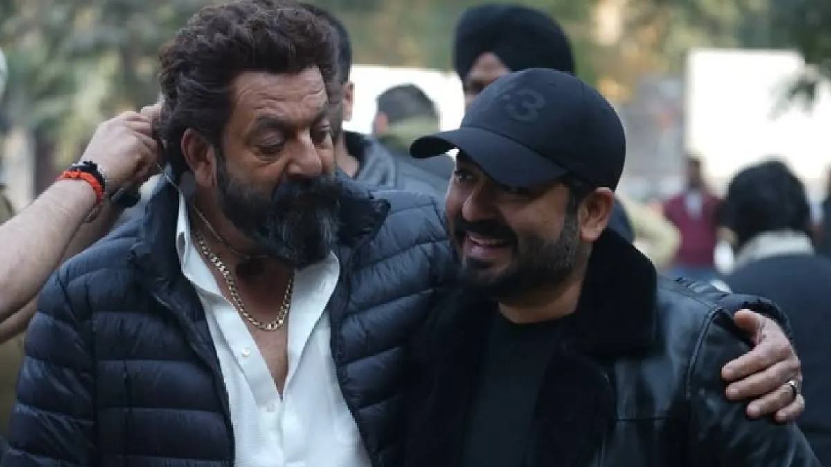 एक्टर ने कहा, 'मुझे आदित्य की फिल्म 'अश्वत्थामा' में अहम किरदार निभाना था। लेकिन फिर उनकी फिल्म बंद हो गई। सभी कलाकारों के साथ निर्माण का भुगतान किया गया था, सभी कुछ तय किया गया था। लेकिन जब मैंने 'धुंधर' को देखा, तो मुझे लगा कि इसका भी हिस्सा होता है। हर किसी अक्षय खन्ना की फिल्म में सर्वश्रेष्ठ अभिनय की सराहना की जा रही थी, लेकिन मुझे लगा कि आदित्य और रणवीर सिंह कहीं भी बेहतर थे। दर्शक देख सकते हैं कि अक्षय का अभिनय शानदार है, शानदार है, म्यूजिक भी बेहतरीन है, सब कुछ उनके पक्ष में है।' (छवि स्रोत-Instagram@suniel.shetty, adityadarfilms)