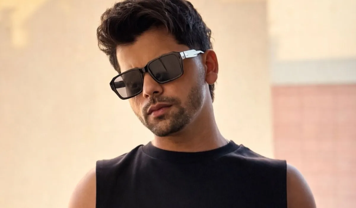 यह बात अच्छी ही है कि वह पतले-पतले अंदाज में ही थे, लेकिन यह इंडस्ट्री के उस आम चैलेंज को पसंद करती है, जहां लोग किसी कलाकार को अपना पहला किरदार निभाते हुए मशहूर किरदारों से ही देखते हैं। यह एक ऐसा फैसला था जिसे देखे बिना ही सुना गया कि वह अपने नए किरदार में क्या नयापन ला सकती हैं।