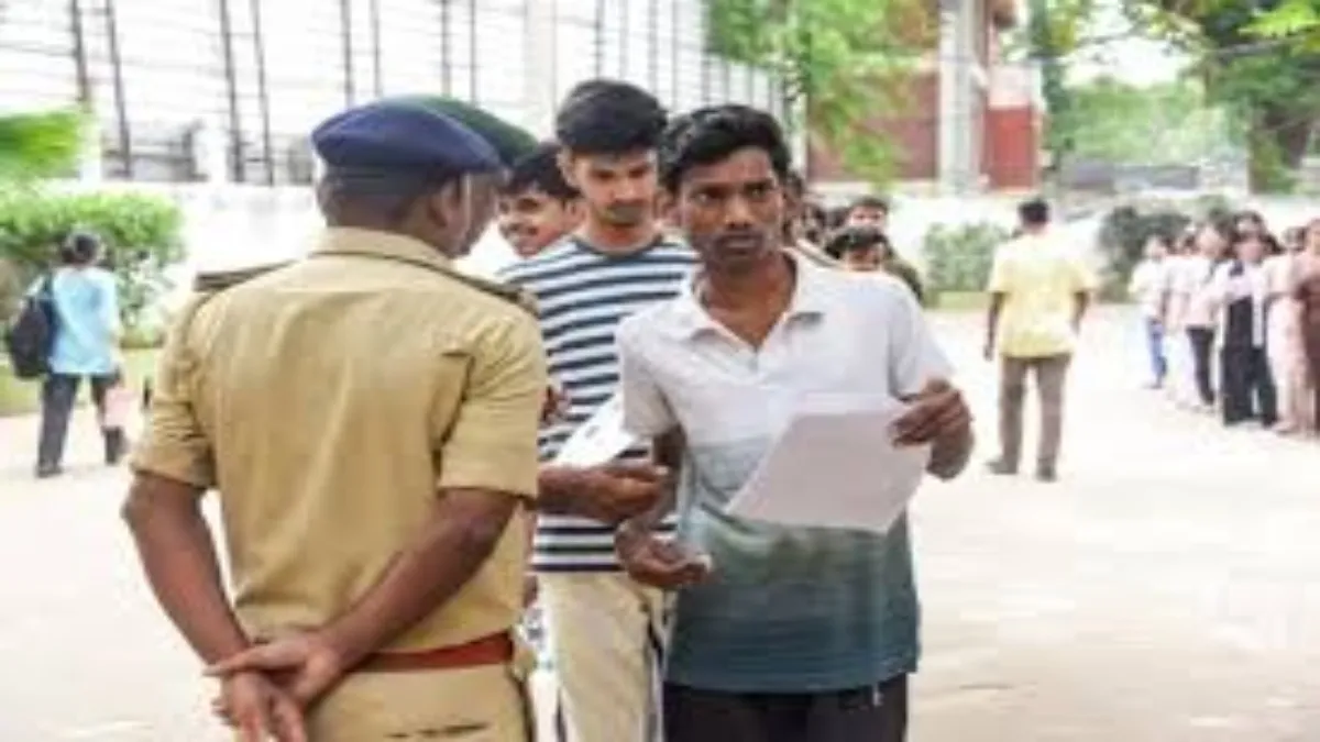 नीट के री-एग्जाम के लिए नए एडमिट कार्ड जारी किए जाएंगे, इसकी परीक्षा एनटीए द्वारा अलग से नोटिफाई की जाएगी। अपना एडमिट कार्ड जारी होने के बाद चेक कर लें।
